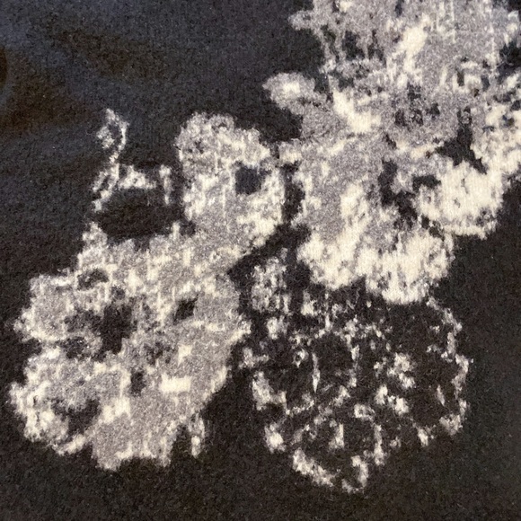 Alexander McQueen black floral Men's sweater - Picture 6 of 7